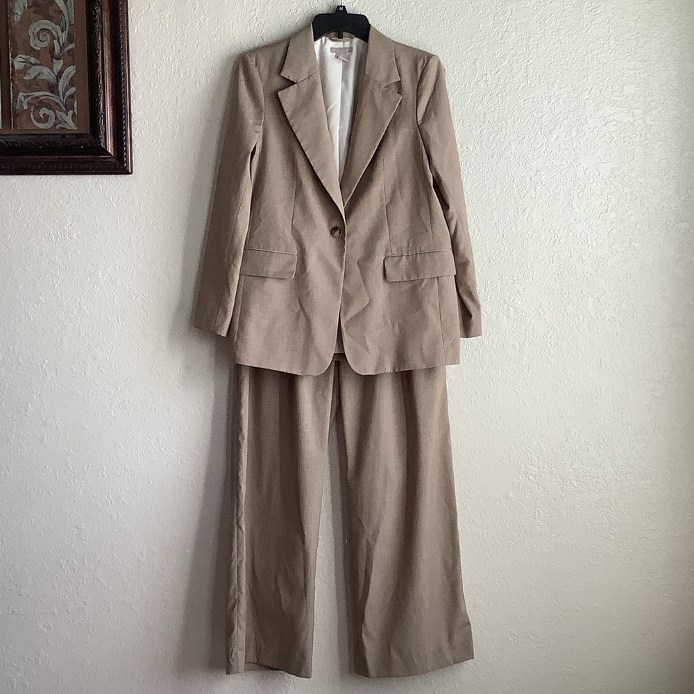 H&M Elegant Tan Women's Suit Set